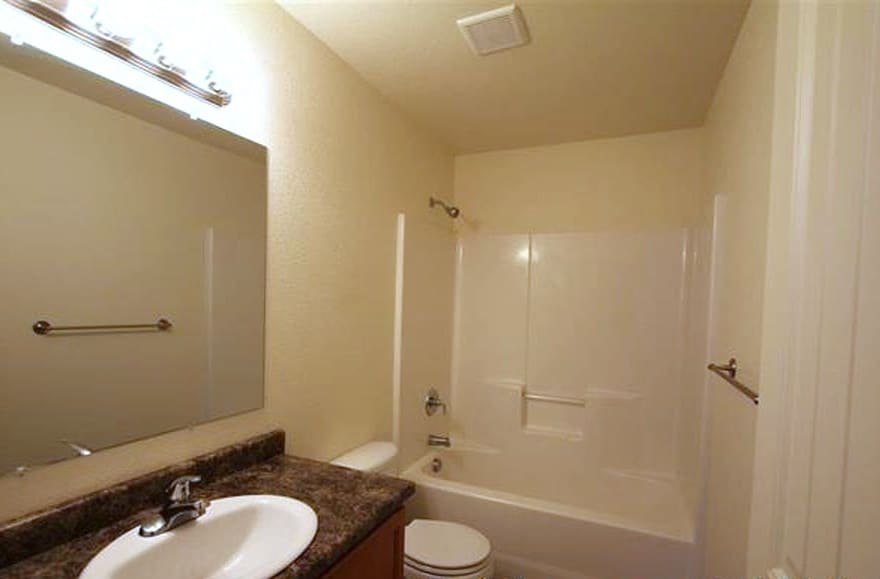 Master Bathroom - 5014 Rock Springs St