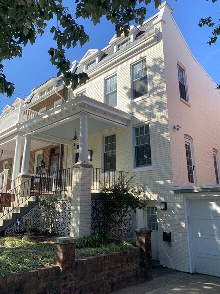 Building Photo - 3916 4th St NW