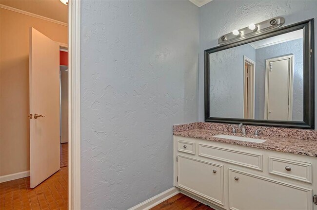 Building Photo - 2118 Straight Creek Dr