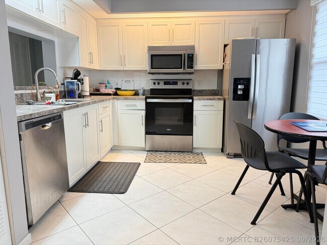 Building Photo - 13800 SW 5th Ct