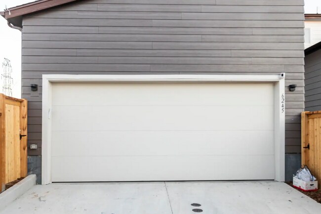 Large two car garage - 6245 Hanover St