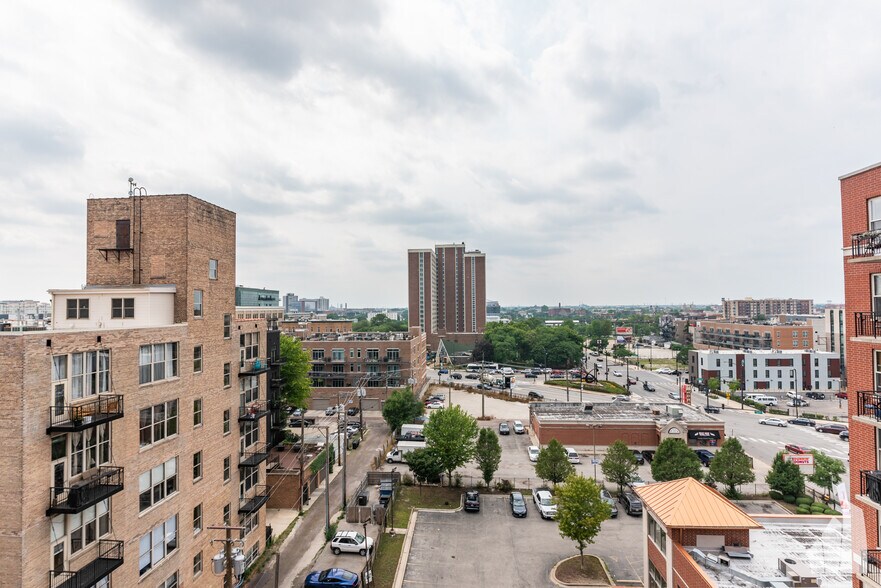 Building Photo - 6 S Laflin St