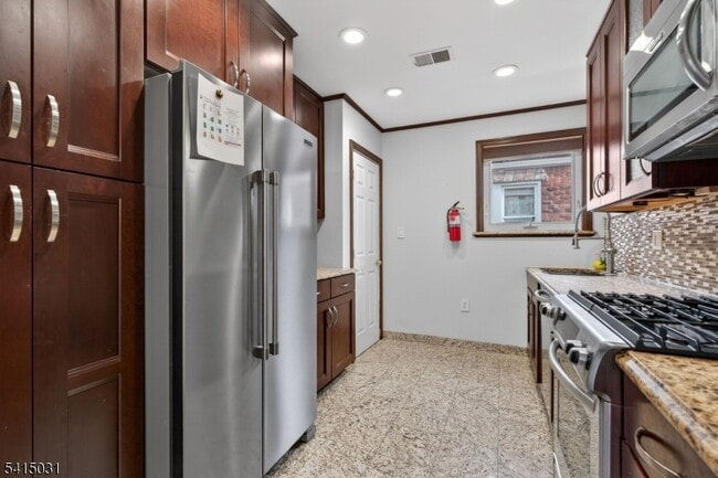 Building Photo - 2096 Lentz Ave