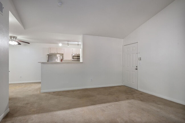 Building Photo - 231 W Horizon Ridge Pkwy