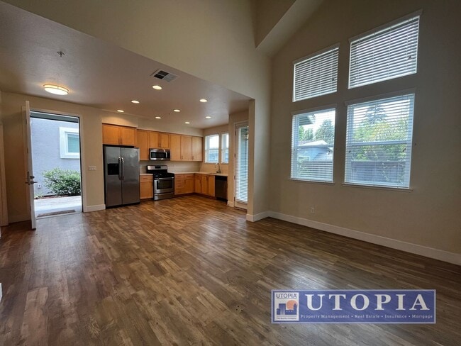 Building Photo - Spacious and Modern 3-bedroom, 3.5 bathroom in Seabright just minutes away from the Beach Boardwa...