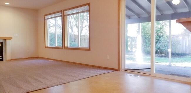 Building Photo - Refreshed and Move in ready 04/20/2026 - 4 bedrooms in Lacey - North Thurston School district.