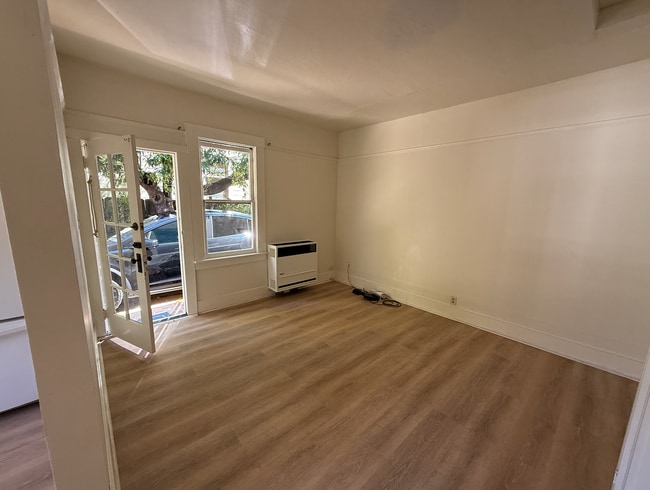 Building Photo - 1528 Castillo St