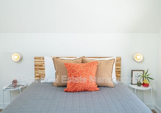 Building Photo - 901 E Edenton St