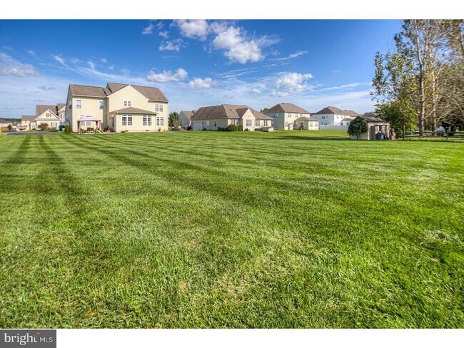 Building Photo - 33 Hempstead Dr
