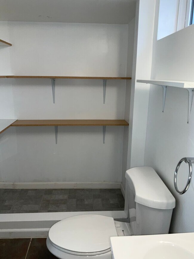 Building Photo - Fully updated 4BR 2BA single family brick home in Connecticut Ave Estates