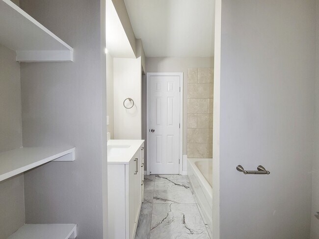 Building Photo - 3206 Lobit Dr