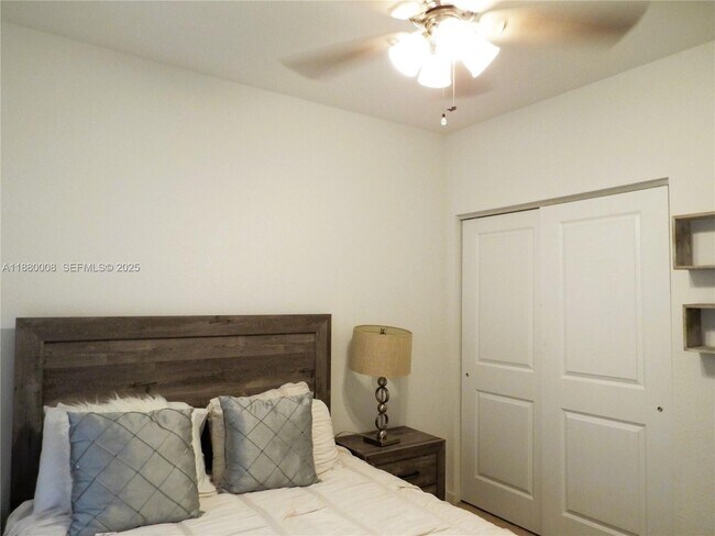 Building Photo - 2363 SE 11th St