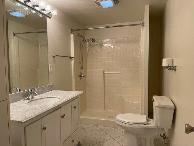 Building Photo - 1983 Summit Blvd