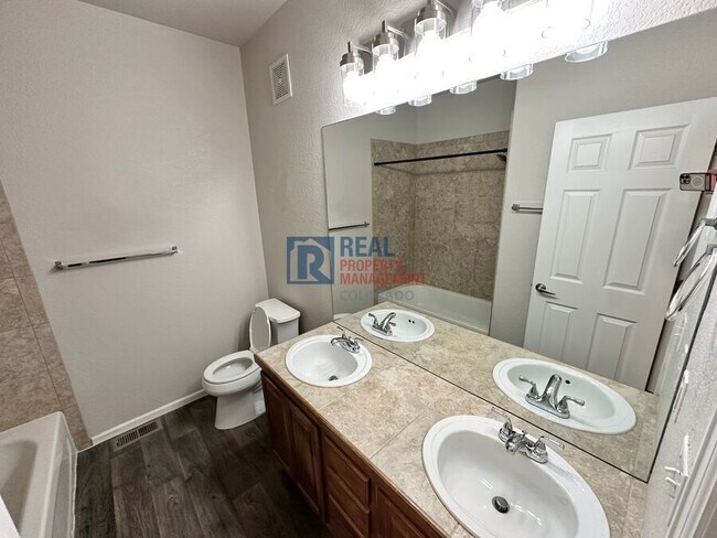 Building Photo - 1325 S Chambers Rd