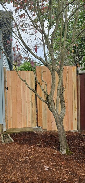 Right side gate - 9610 NE 102nd St