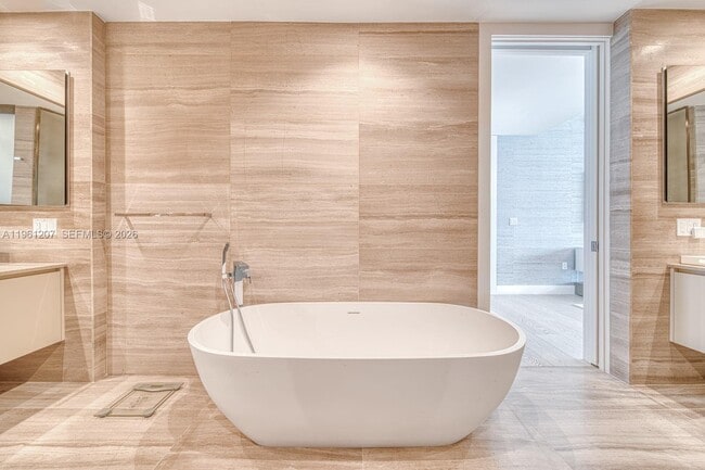 Building Photo - 5775 Collins Ave