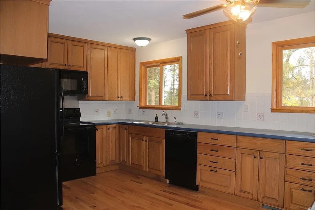 Main house kitchen - 281 Lake Rd