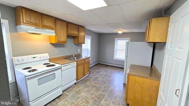 Primary Photo - 39 Pine St