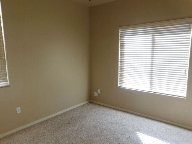 Building Photo - Beautiful 3 bedroom to bath house in the Sonoma Ranch Area.