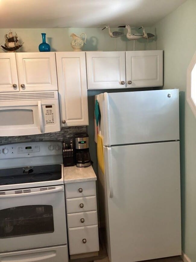 Building Photo - 6+ MONTH RENTAL-Temporarily discounted to ...