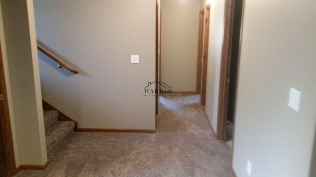 Building Photo - 3112 Rose Dr SE