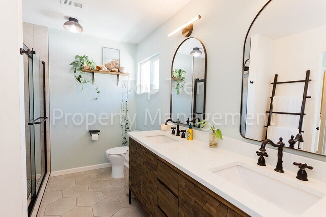 Building Photo - Beautifully Upgraded 3 Bed / 2 Bath Home –...