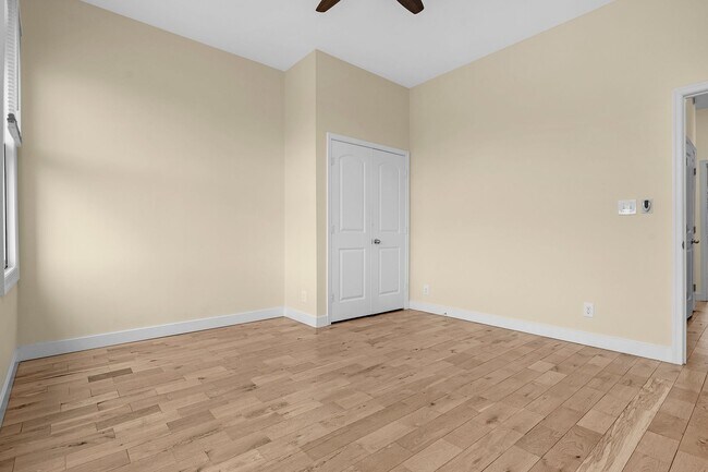 Building Photo - 212 E Chase St