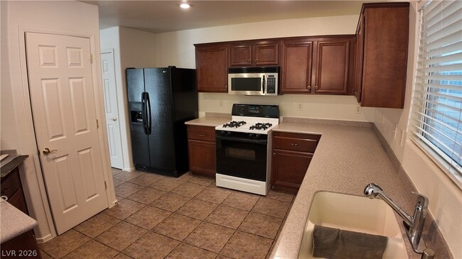 Building Photo - 11104 Calder Ave