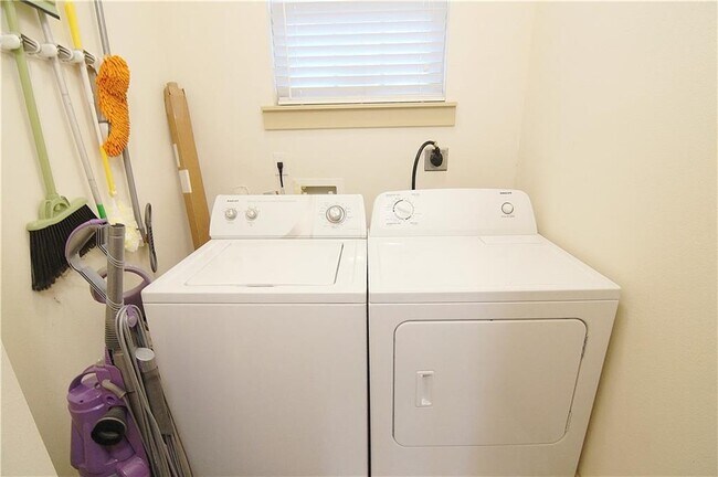 Building Photo - 3911 Willbert Rd