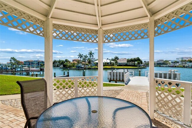 Building Photo - 719 Pinellas Bayway S