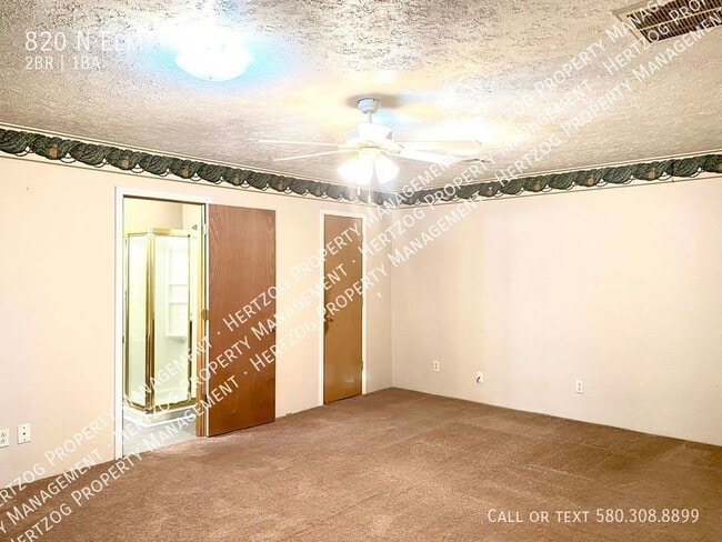 Building Photo - 820 N Elm-