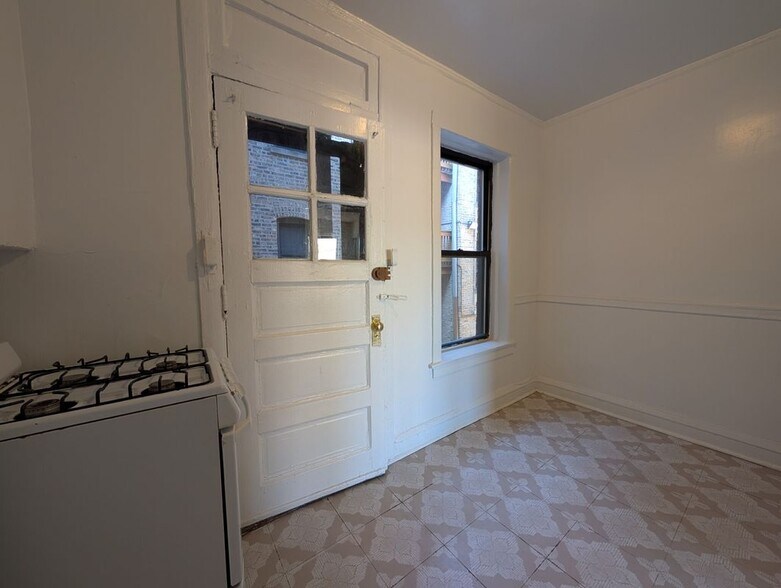 Building Photo - 2700 N Spaulding Ave