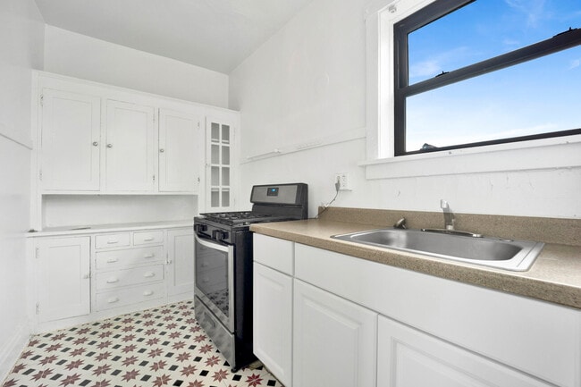 Building Photo - 1469 W Carmen Ave