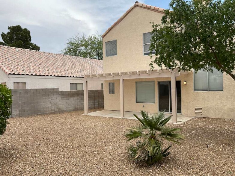 Building Photo - 5724 Pebble Rock Dr