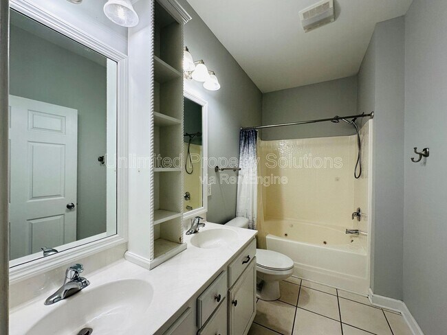 Building Photo - 5244 Christian Dr