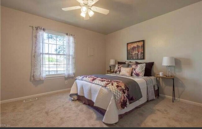 MASTER BEDROOM - 2706 Conrad Ave