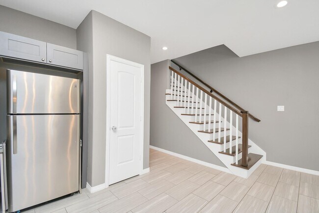 Building Photo - 3019 Elysian St