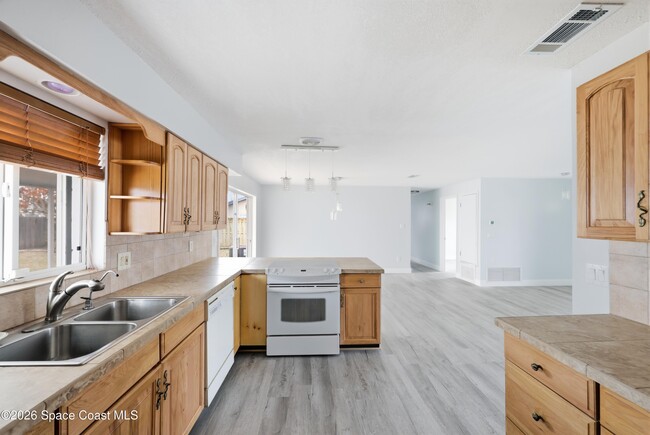 Building Photo - 1715 N Merrimac Dr