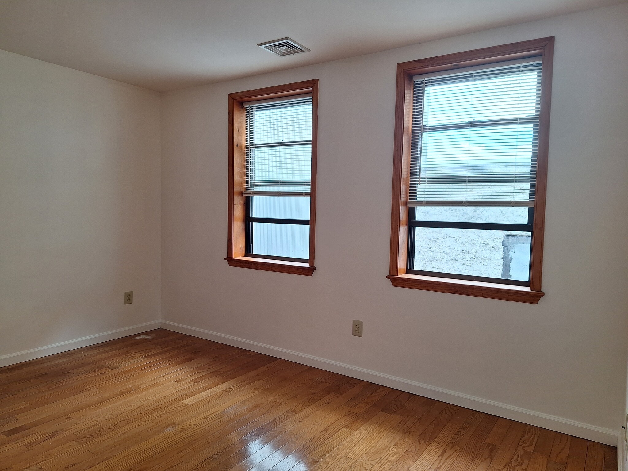 3rd floor bedroom #2 - 1229 Wood St