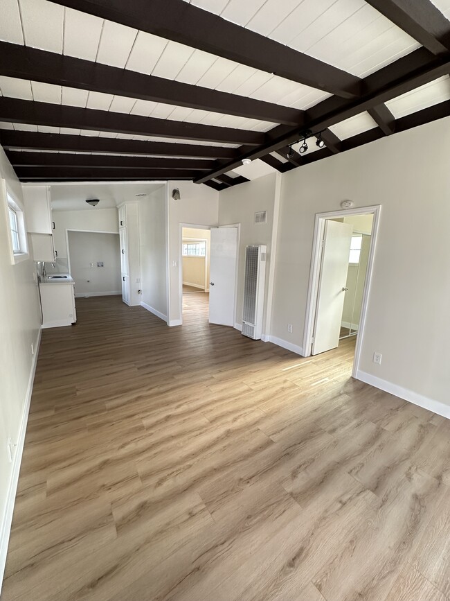 Building Photo - 171 E 68th Way