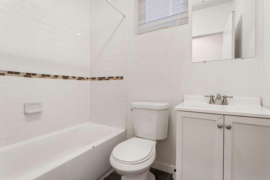 Building Photo - 526 S 13th St