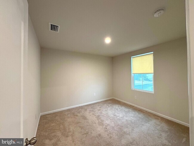 Building Photo - 27003 Greenleaf Dr