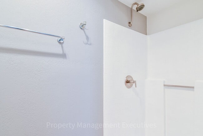 Building Photo - Renovated 2 Bedroom, 2.5 Bath Townhome