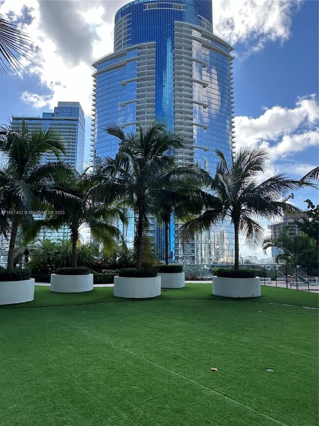 Building Photo - 888 Biscayne Blvd