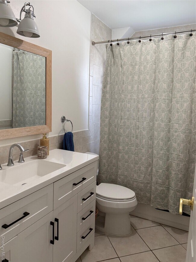 Building Photo - 227 W Pine St