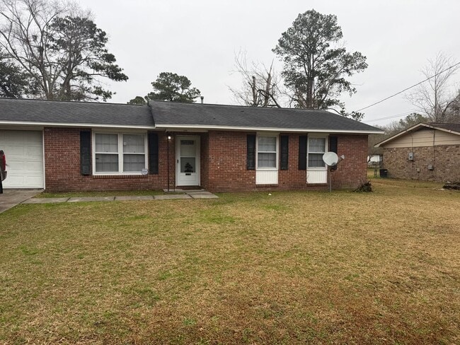 Building Photo - 3 Bedroom available