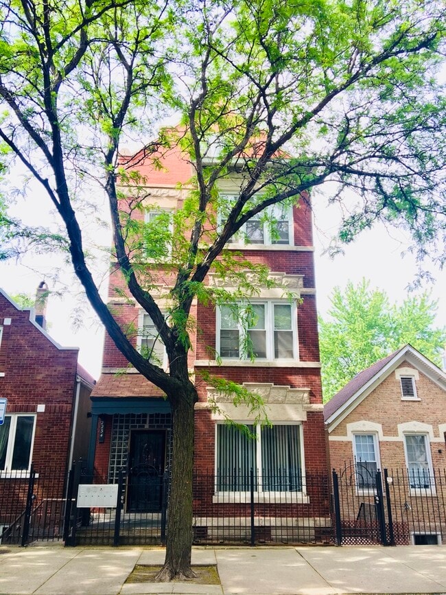 Primary Photo - 2234 W Cullerton St
