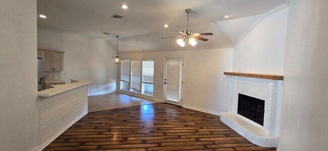 Building Photo - 1004 Creole Dr