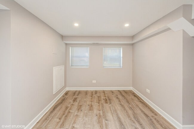 Building Photo - 2626 N Ridgeway Ave