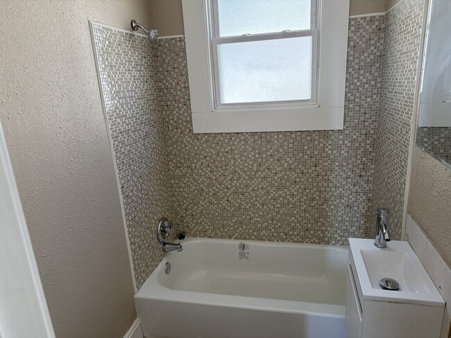 Building Photo - 304 Wildwood Ave